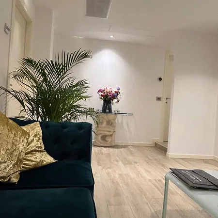לינה וארוחת בוקר La Reggia ברגמו