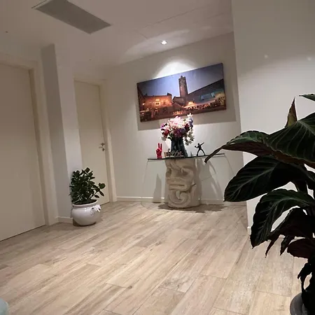 La Reggia לינה וארוחת בוקר 3*